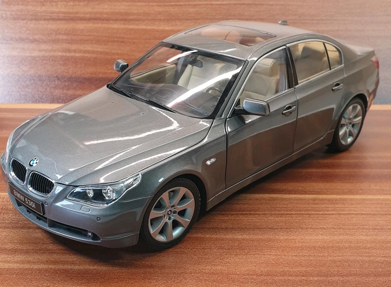 Undersized bmw e60 m5 by maisto and the irony of the Road tough lexus ls400