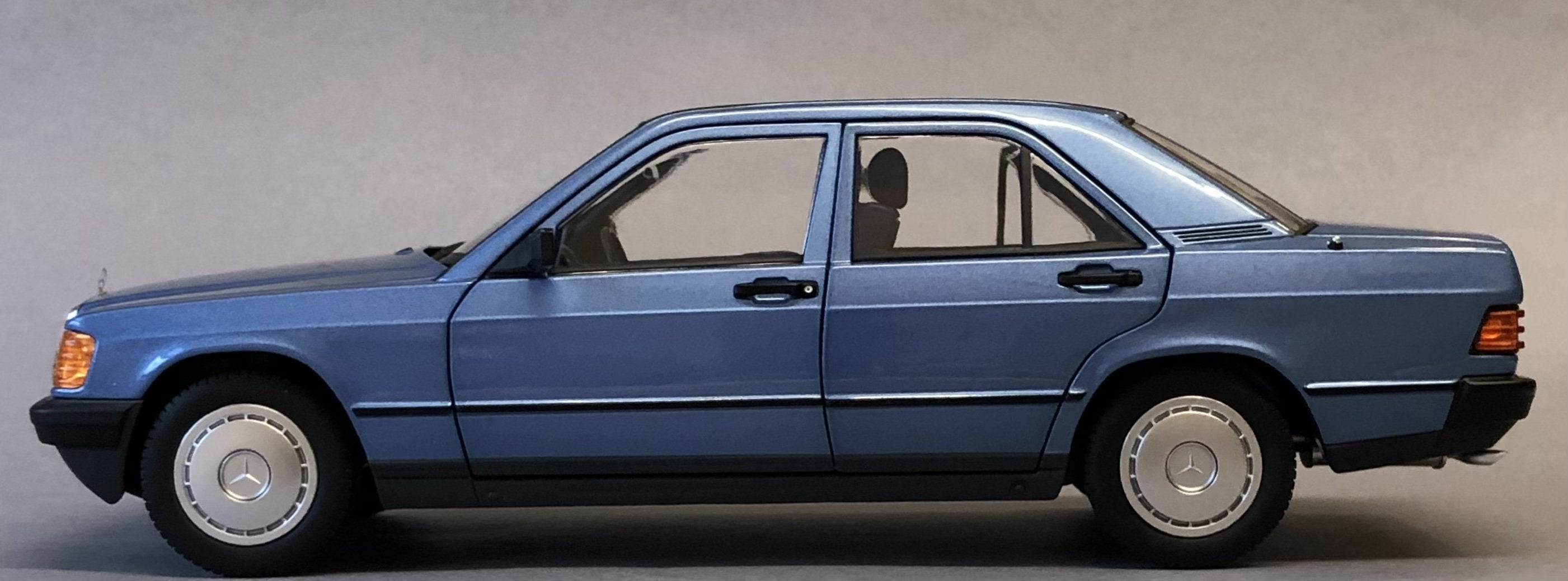 1:18 Mercedes 190E - AutoArt v Norev | DiecastXchange Forum 1:18 Mercedes 190E - AutoArt v Norev | DiecastXchange Forum